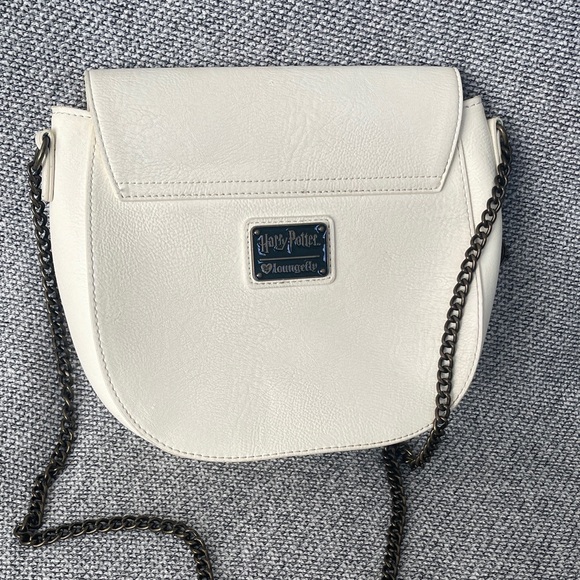 Loungefly Harry Potter White Crossbody Bag with Chain Strap - Picture 15 of 16